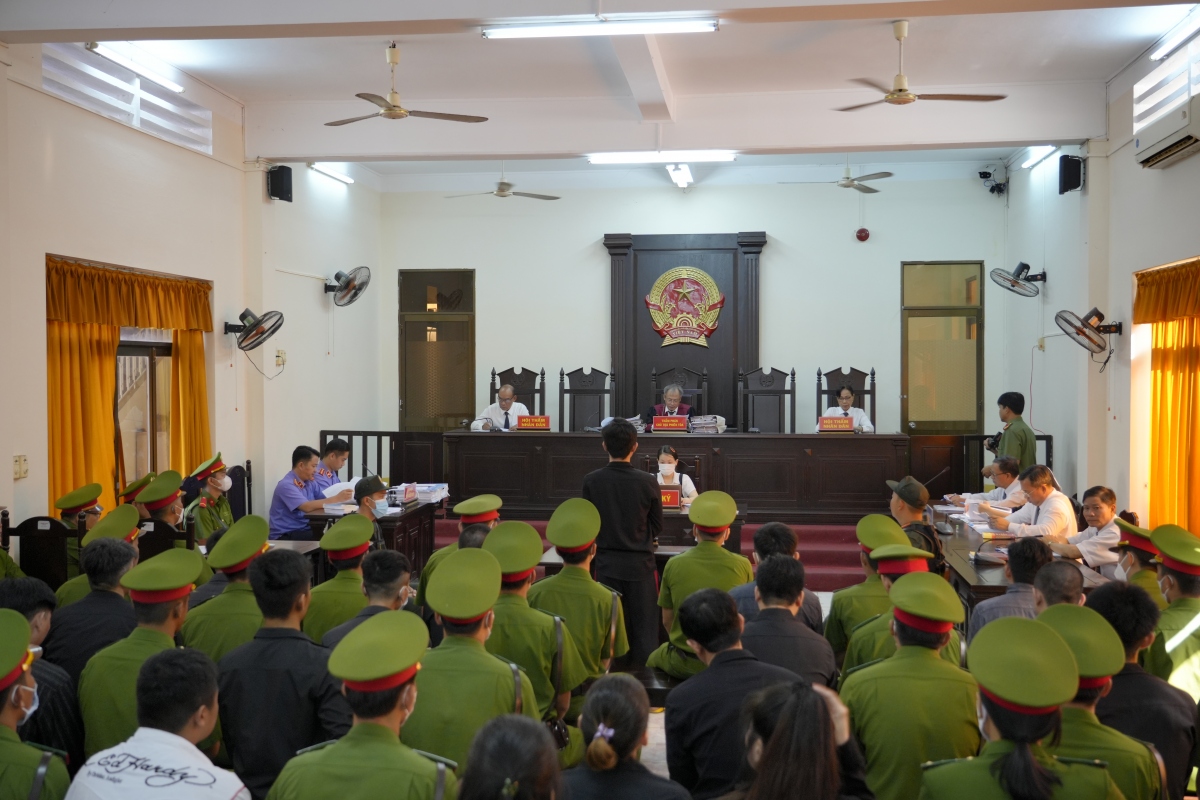 Phiên toà xét xử vụ án chế tạo, tàng trữ, mua bán, vận chuyển trái phép vũ khí quân dụng quy mô lớn