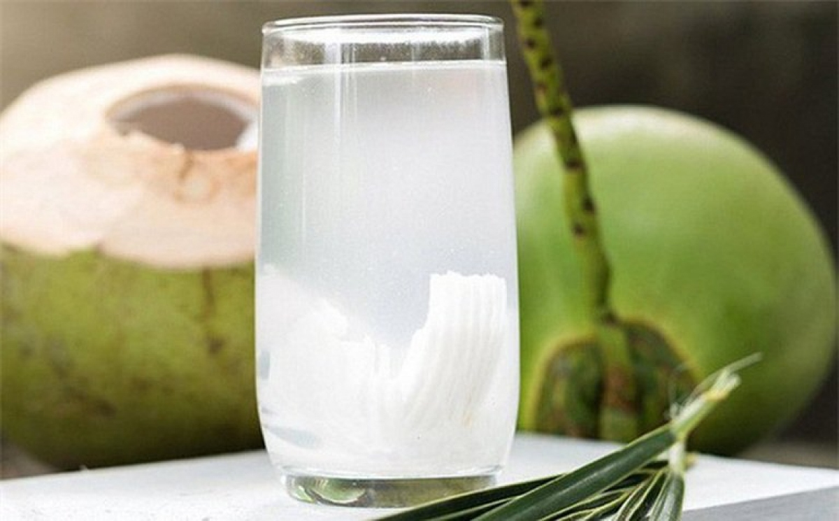 Uống nước dừa đúng cách sẽ nhận được nhiều công dụng với sức khoẻ