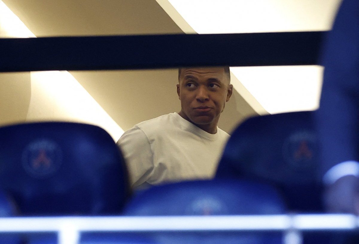 Kylian Mbappe không góp mặt trong danh sách thi đấu khi đang xung đột với PSG về chuyện tương lai, nhưng vẫn dự khán trận đấu mở màn Ligue 1 gặp Lorient trên sân Parc des Princes.