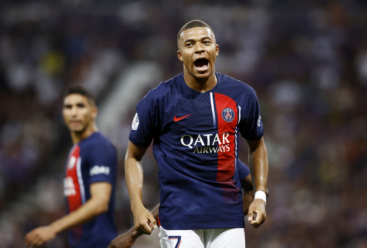 Mbappe ghi bàn trong ngày thi đấu trở lại cho PSG. (Ảnh: Reuters). 