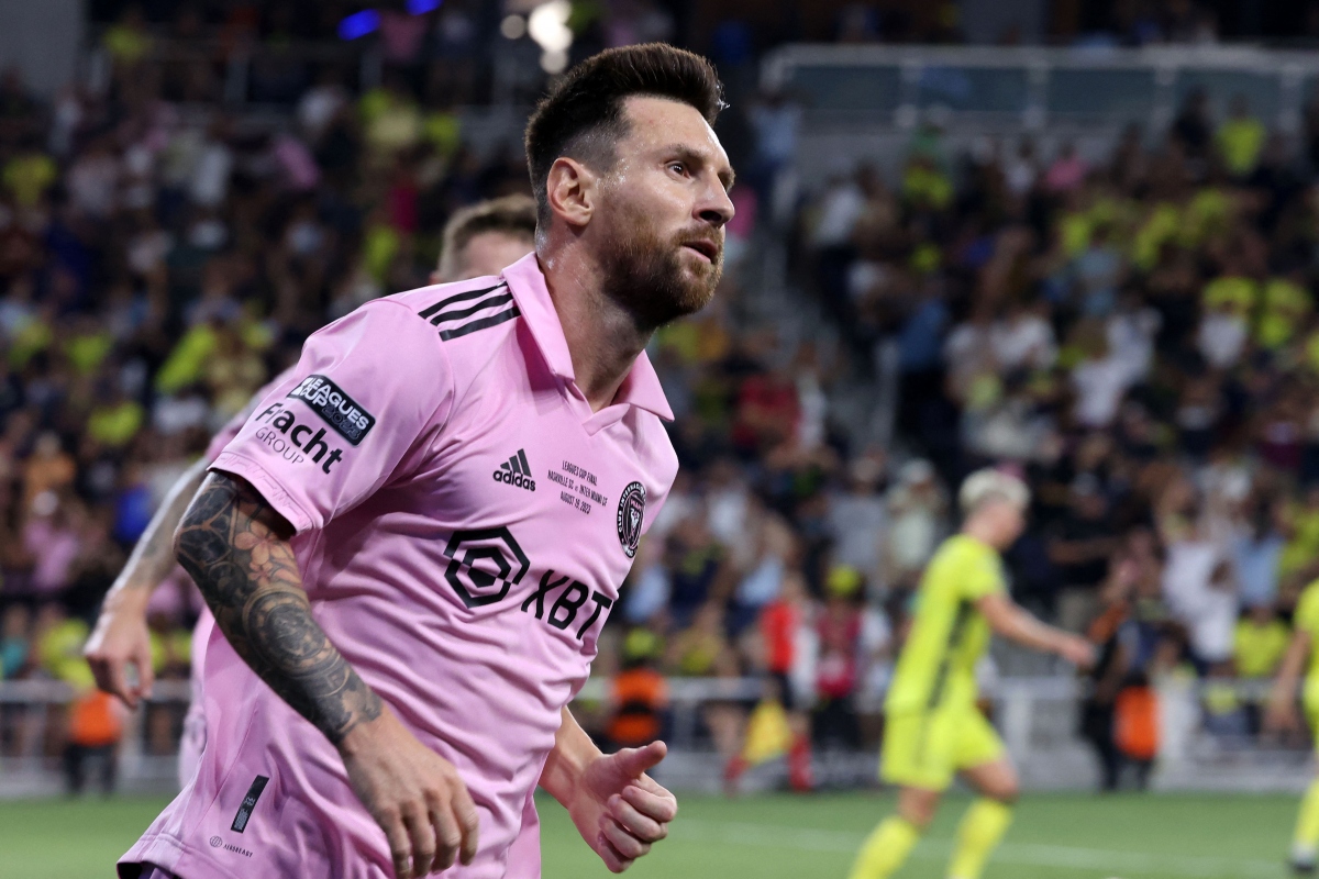 Messi ghi bàn thắng đẹp mắt (Ảnh: Reuters).