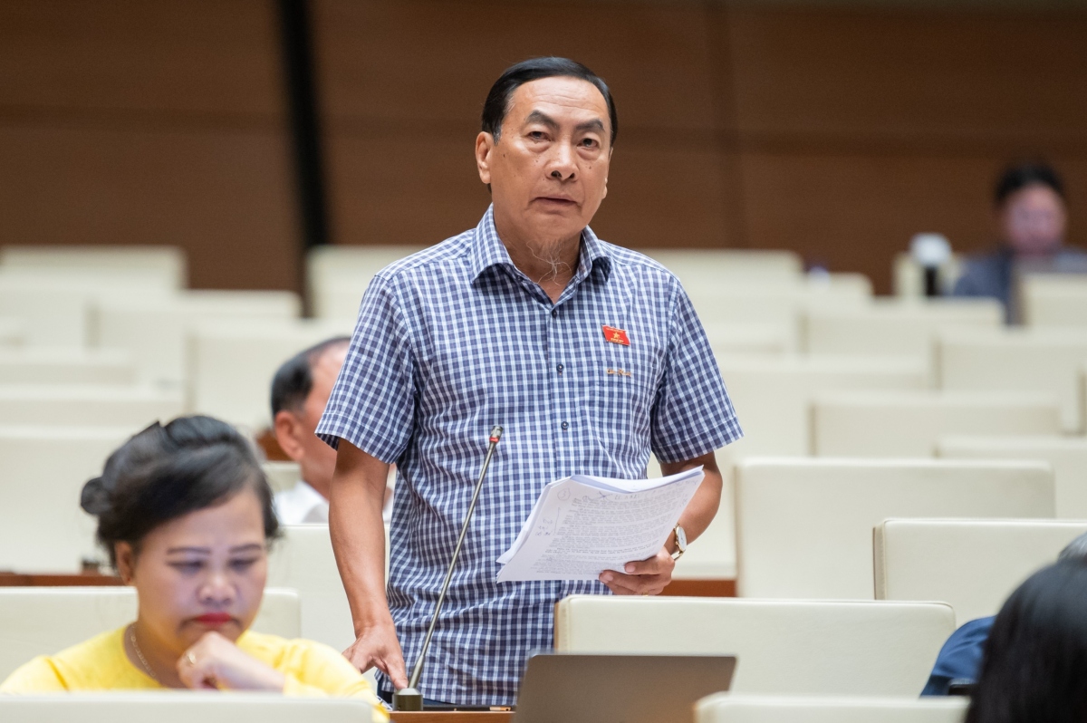 Đại biểu Phạm Văn Hoà