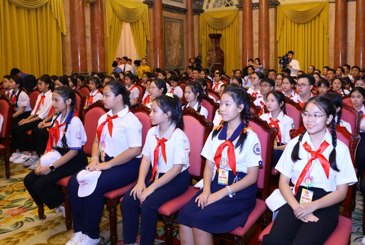 Cháu ngoan Bác Hồ tỉnh Bình Dương tại buổi gặp mặt.
