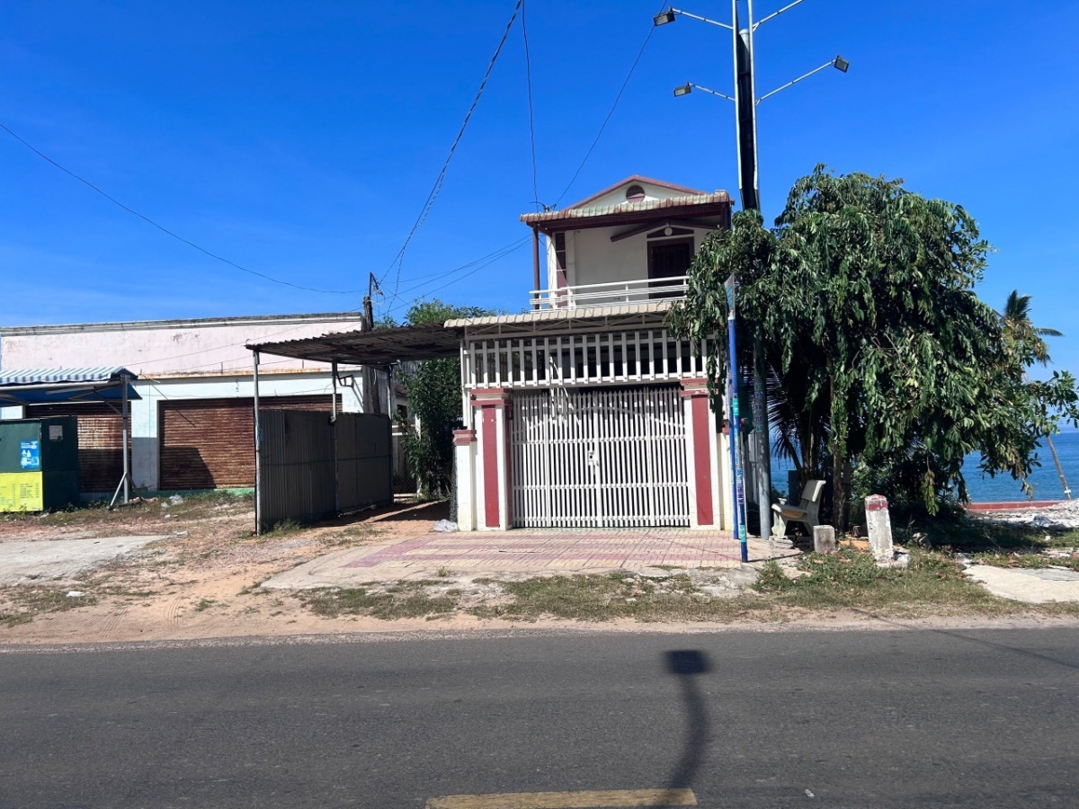Căn nhà trên lô đất 100 Huỳnh Thúc Kháng, phường Mũi Né, TP. Phan Thiết (Ảnh: C.T)