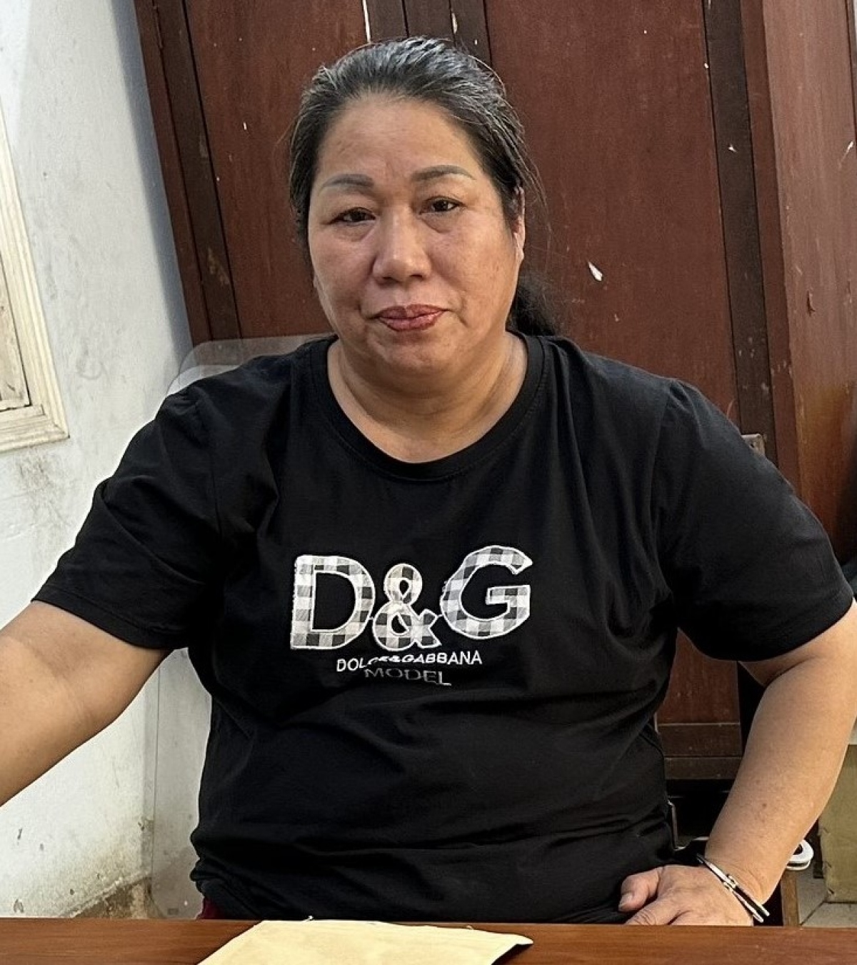 Mai Thị Hường bị bắt giữ.