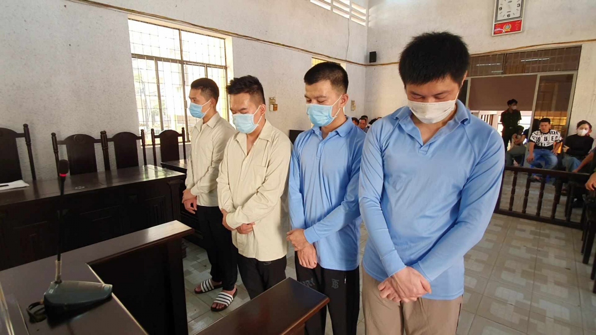 4 bị cáo tại tòa sáng 10/8.