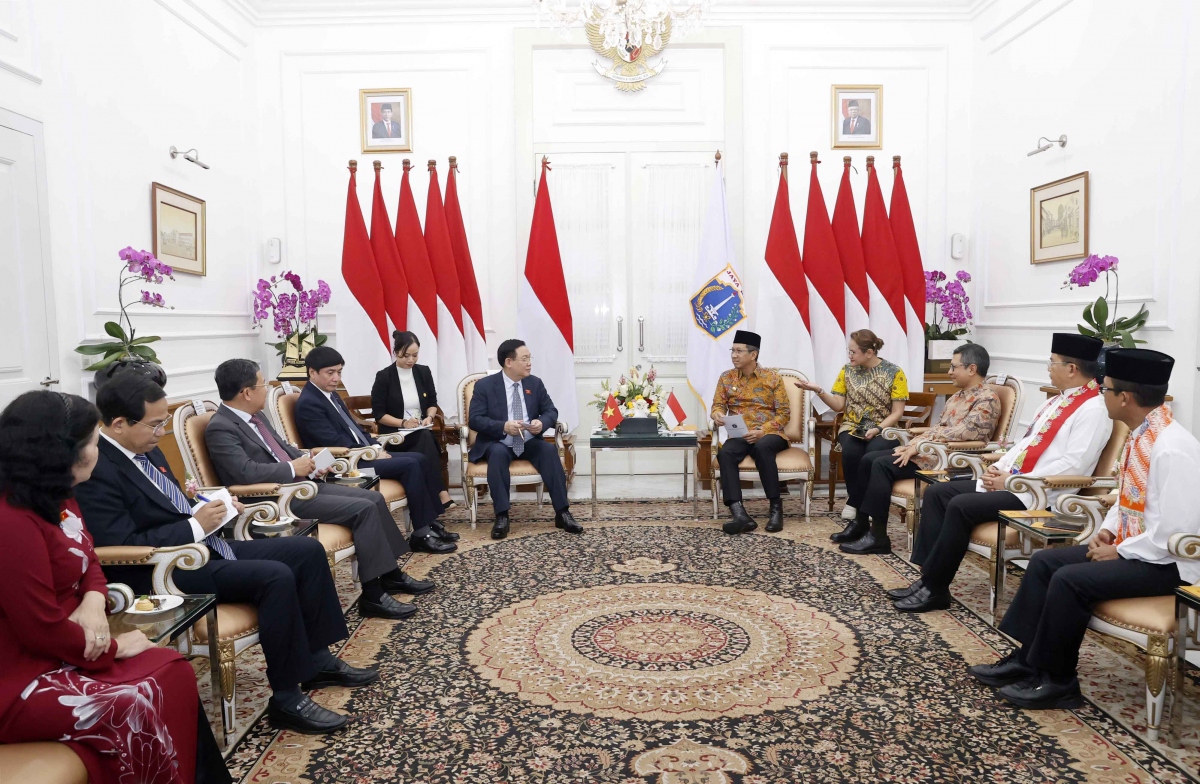 Chủ tịch Quốc hội Vương Đình Huệ tiếp Thống đốc Đặc khu Thủ đô Jakarta Heru Budi Hartono