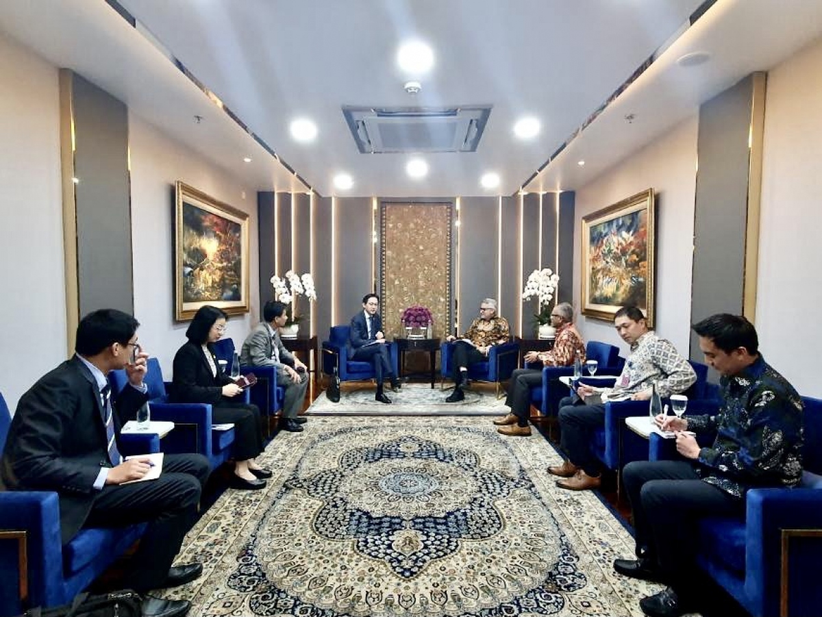Thứ trưởng Ngoại giao Đỗ Hùng Việt làm việc với Thứ trưởng Ngoại giao Indonesia Abdul Kadir Jailani