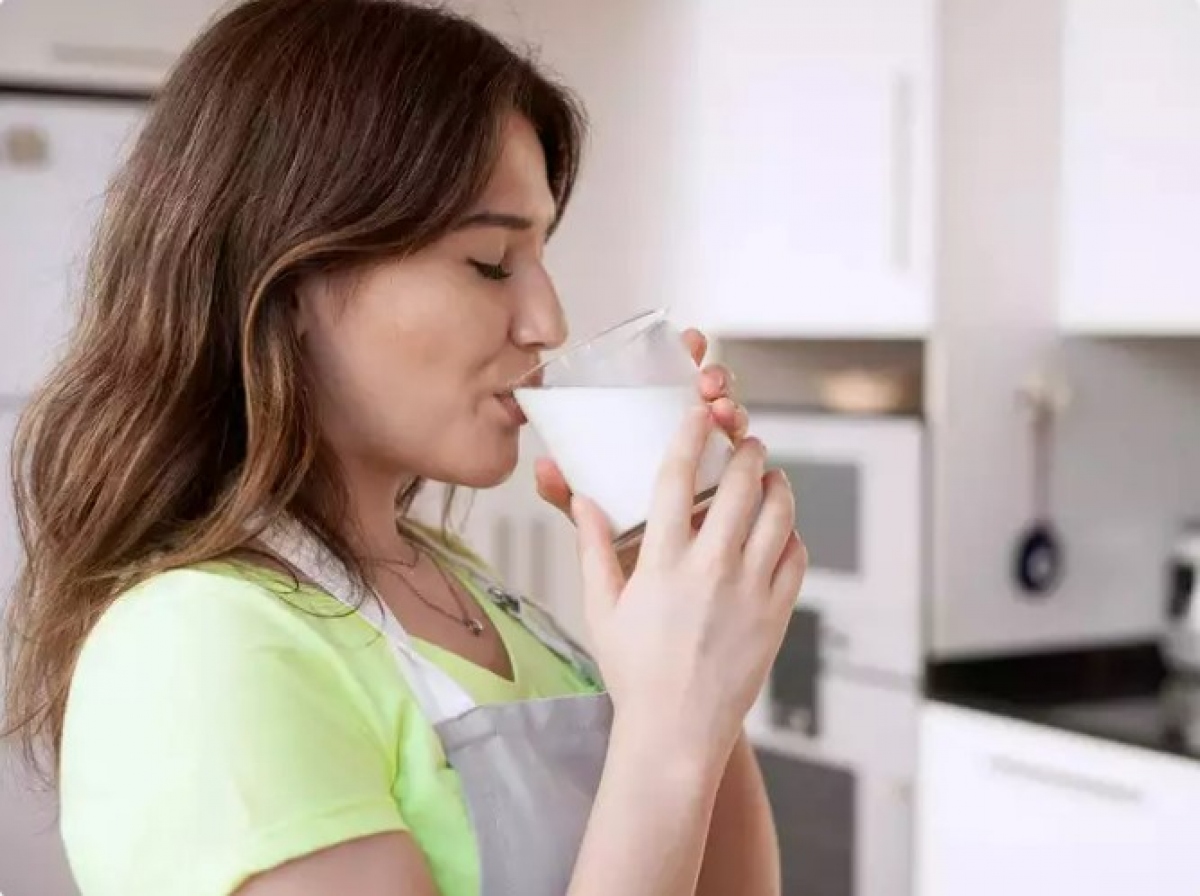 Sữa là nguồn thực phẩm trong chế độ ăn uống lành mạnh khi cung cấp nhiều chất dinh dưỡng thiết yếu cho cơ thể như protein, canxi, vitamin A, B-6, D, K, phốt pho, magiê, iốt, v.v. Tuy nhiên khi thưởng thức sữa, bạn hãy tránh kết hợp với sữa với một số đồ ăn sau bởi có thể khiến tiêu hóa gặp vấn đề.
