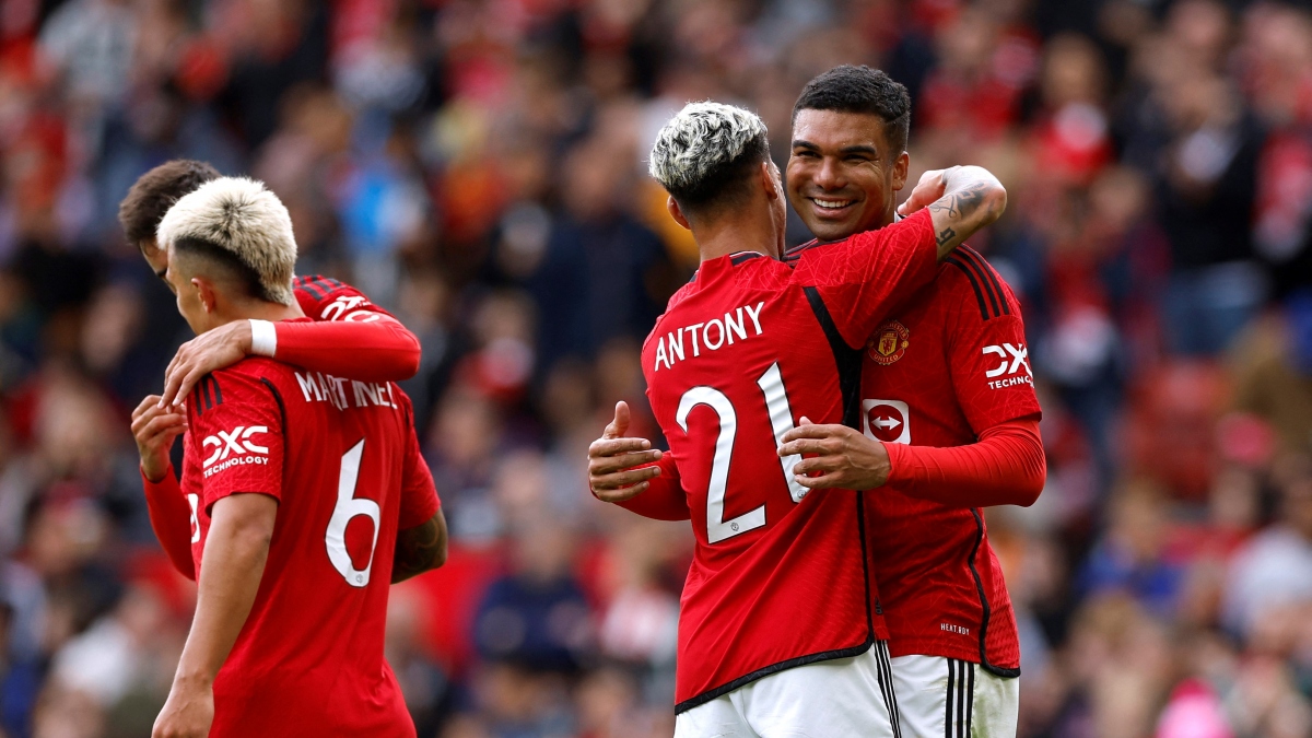 Đến phút 58, Casemiro chạm bóng sau cú đánh đầu của Rashford, ấn định chiến thắng 3-1 cho MU trước Lens