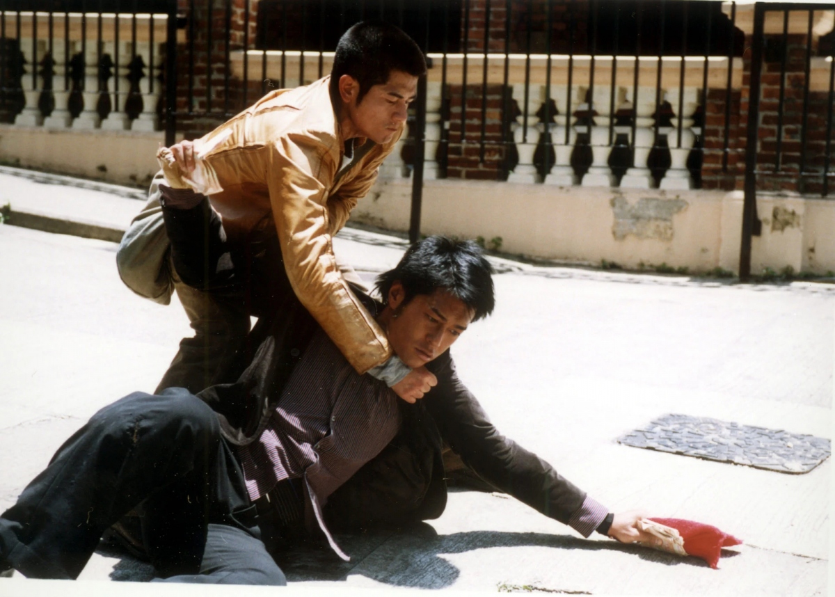 Cổ Thiên Lạc (dưới) và Quách Phú Thành trong một cảnh phim “Throw Down” (2004). Ảnh: China Star Entertainment Group