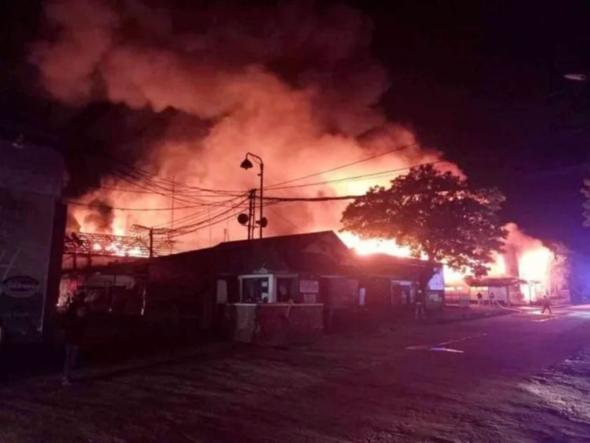 Một vụ cháy lớn ở thành phố Victorias, Philippines. Ảnh: Amity Volunteer Fire Brigade