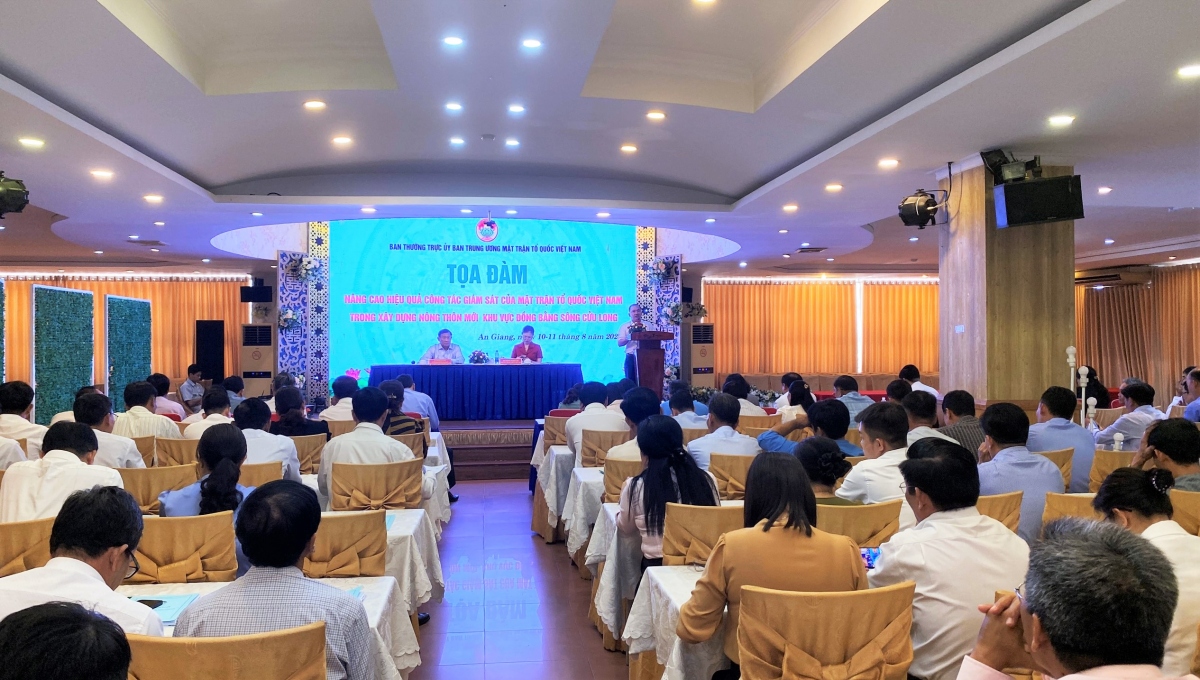 Quang cảnh buổi tọa đàm.