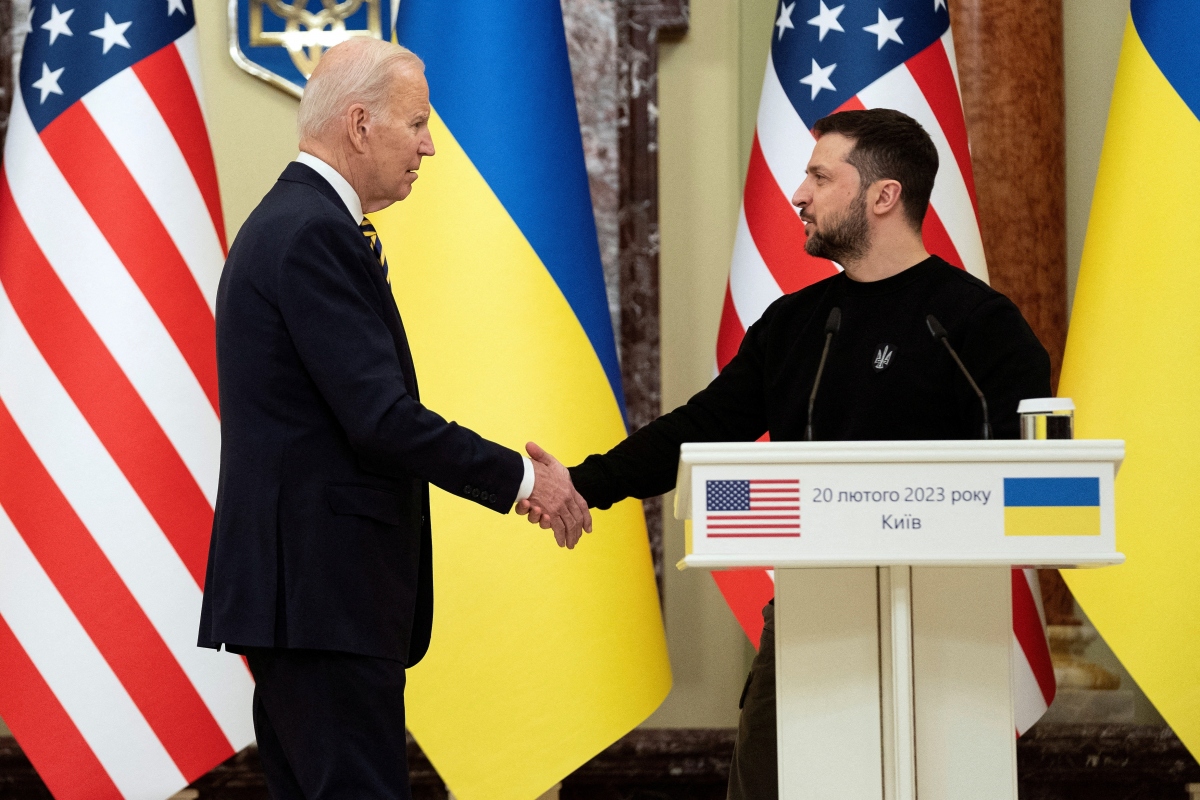 Tổng thống Mỹ Joe Biden và Tổng thống Ukraine Volodymyr Zelensky. Ảnh: Reuters