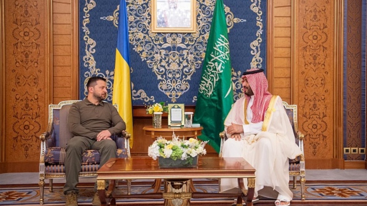 Tổng thống Ukraine Zelensky và Thái tử Saudi Arabia Mohammed bin Salman. Ảnh: Getty