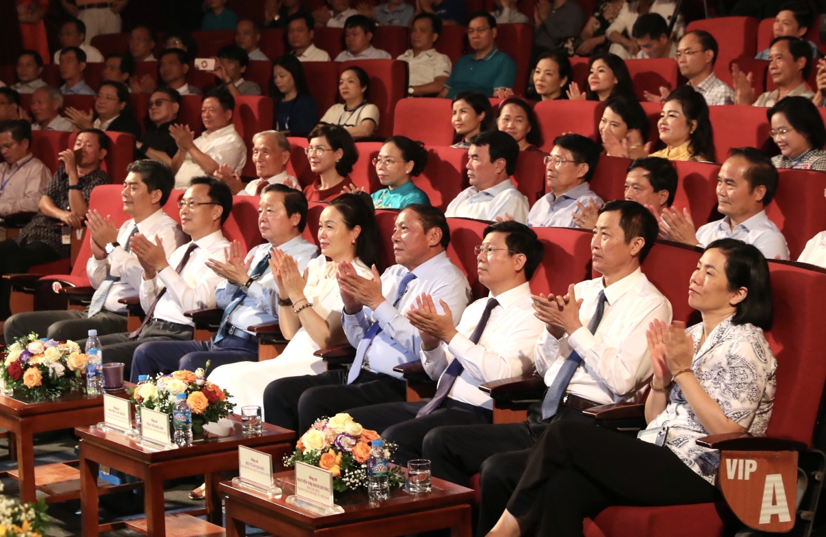 Tham dự Chương trình có: Ủy viên BCH Trung ương Đảng, Phó Thủ tướng Chính phủ Trần Hồng Hà; Ủy viên BCH Trung ương Đảng, Bộ trưởng Bộ VHTTDL Nguyễn Văn Hùng; Phó Bí Thư thường trực Đảng ủy Khối các cơ quan Trung ương Lại Xuân Lâm; Phó Trưởng Ban Tuyên giáo Trung ương Trần Thanh Lâm cùng đại diện các Ban, Bộ ngành Trung ương và địa phương...