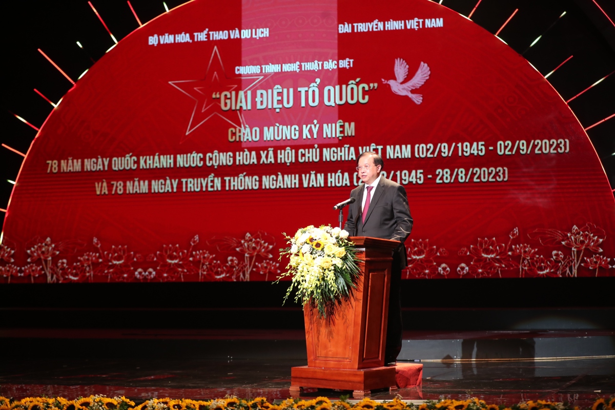 Phát biểu khai mạc Chương trình, Thứ trưởng Tạ Quang Đông cho biết: Chương trình nghệ thuật Giai điệu Tổ quốc là những hình ảnh, giai điệu, vũ khúc ca ngợi quê hương, đất nước, con người và văn hóa Việt Nam, đặc biệt ca ngợi truyền thống dựng nước và giữ nước ngàn đời của dân tộc ta; từ đó khơi dậy truyền thống yêu nước, lòng tự hào, tự tôn dân tộc, gìn giữ bản sắc văn hóa, hướng tới hội nhập và phát triển trong tương lai được các nghệ sĩ thể hiện sẽ góp phần khẳng định và nêu bật vai trò Lãnh đạo của Đảng quang vinh, của Bác Hồ kính yêu đối với dân tộc nói chung và với Văn hóa nói riêng.