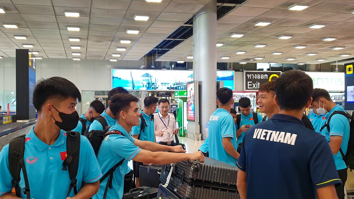 Trong thời gian tập huấn trước thềm giải vô địch U23 Đông Nam Á 2023, ĐT U23 Việt Nam được bố trí ăn nghỉ tại khách sạn 5 sao Al Meroz, nằm cách sân bay Suvarnabhumi khoảng 20 phút di chuyển bằng xe bus cũng như rất gần địa điểm tập luyện.