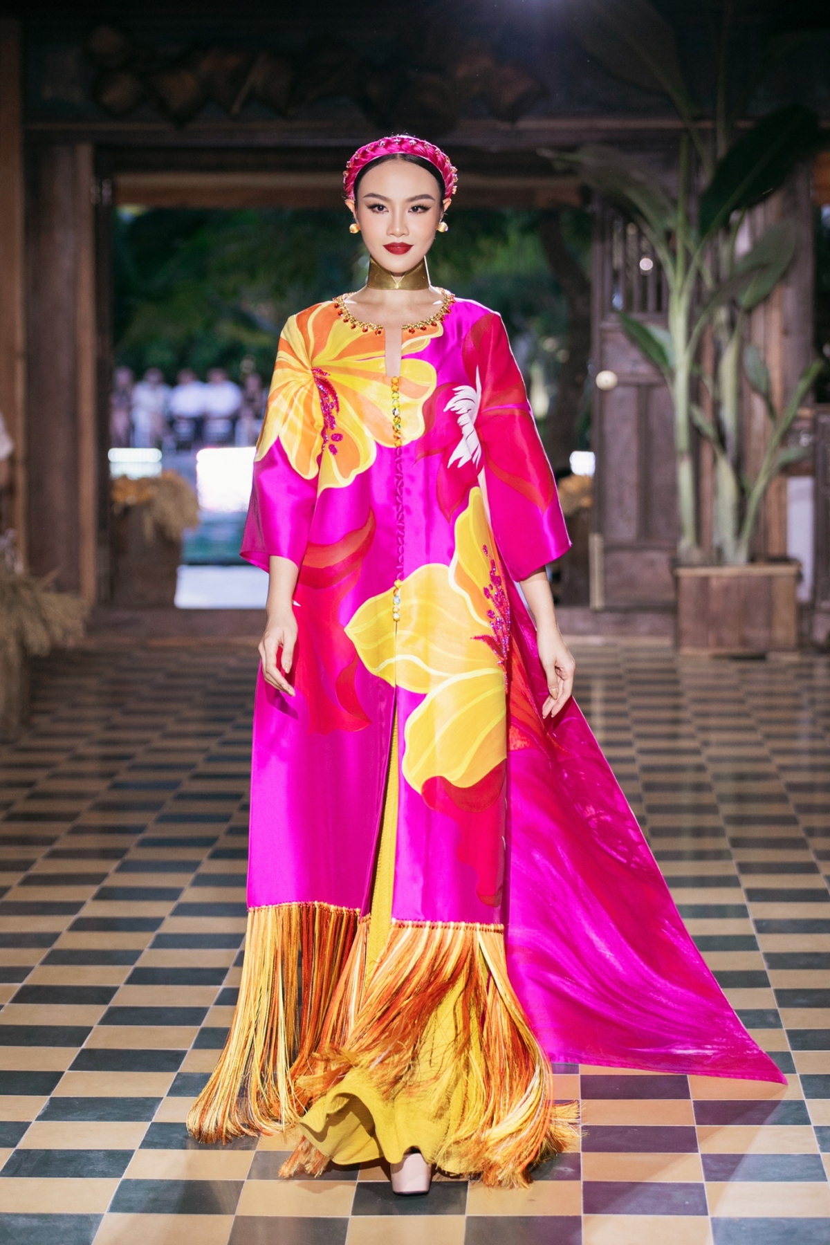 Á hậu Thuỷ Tiên.