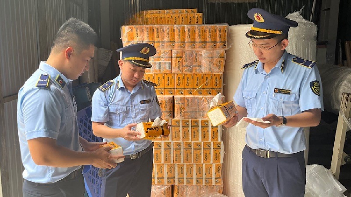 Lực lượng QLTT kiểm tra tại hiện trường