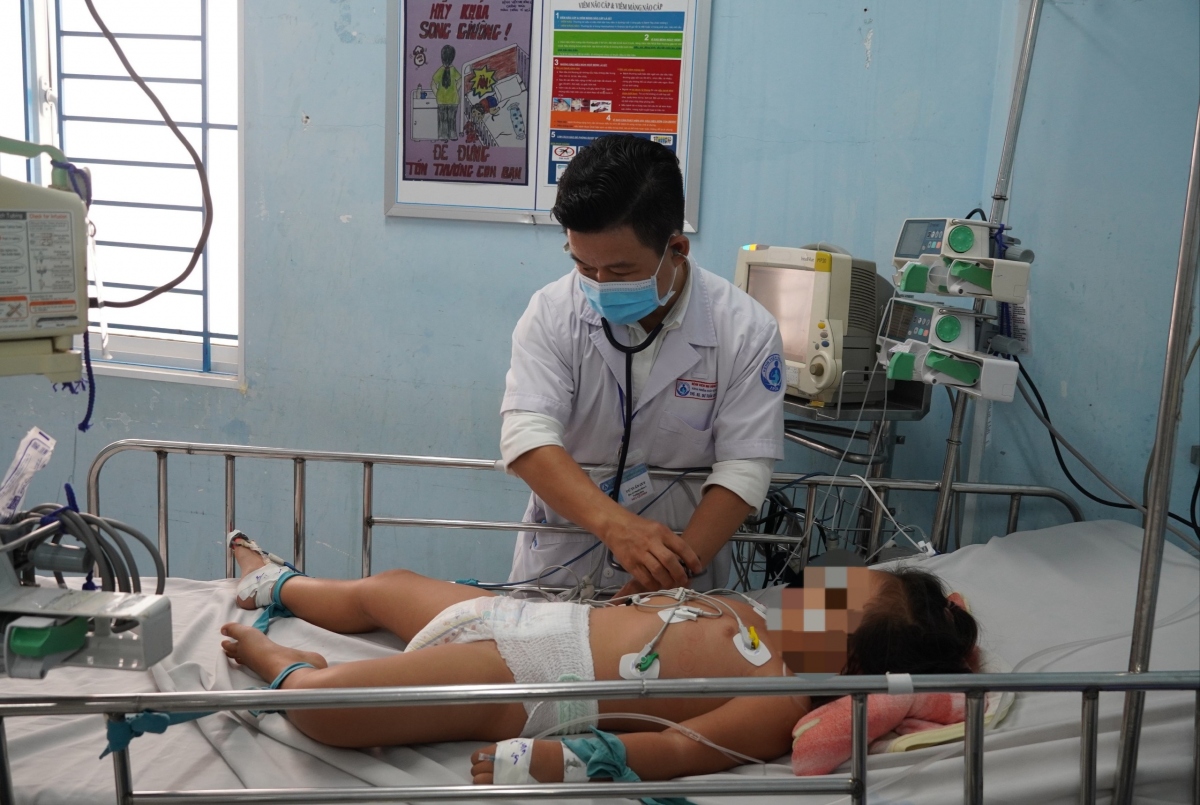 Bệnh nhân điều trị tay chân miệng tại Bệnh viện Nhi đồng 1 TP.HCM