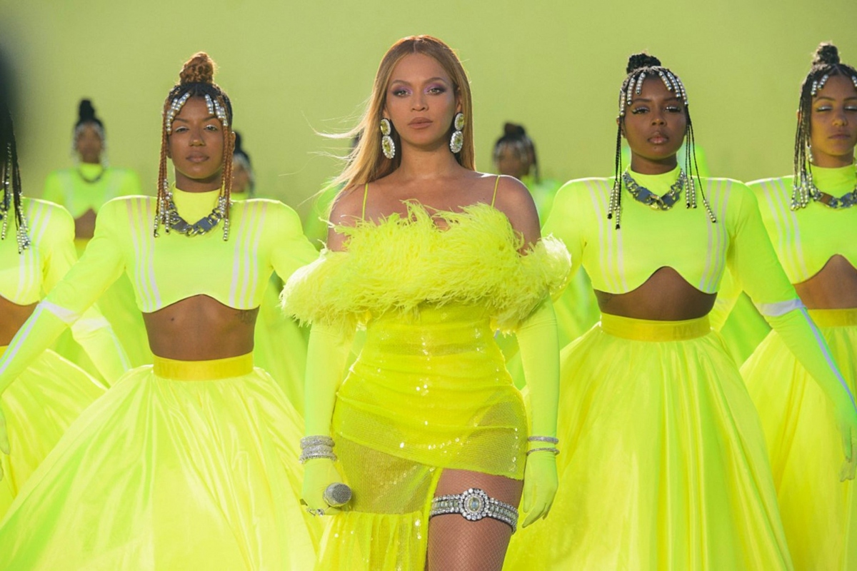 Beyoncé xếp hạng thứ 8 trong danh sách 200 ca sĩ vĩ đại nhất mọi thời đại.