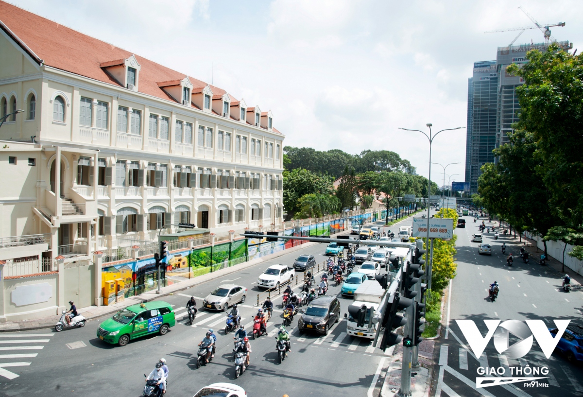 Các mô hình tranh bích họa không chỉ góp phần tạo diện mạo mới cho đường phố mà còn lan tỏa nhiều thông điệp ý nghĩa, đồng thời chống nạn vẽ bậy, quảng cáo bẩn. Tuyến đường tranh bích họa Nguyễn Hữu Cảnh (Quận 1, TP. HCM) vừa được thực hiện gần đây là một điển hình. Các bức bích họa dài từ 10 – 12m, với gam màu nổi bật và sống động đã thu hút người dân và du khách.