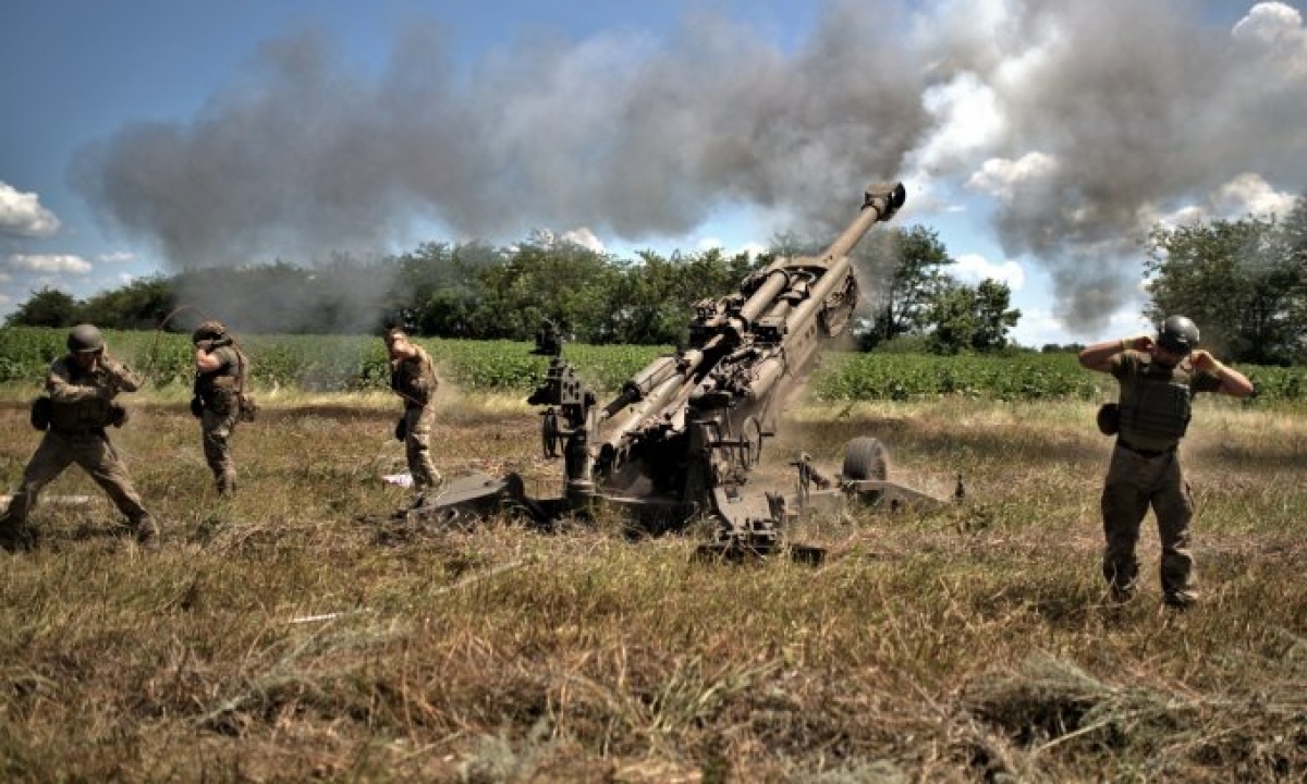 Binh sỹ Ukraine khai hỏa lựu pháo tại mặt trận Zaporizhzhia hôm 16/7. Ảnh minh họa: AFP