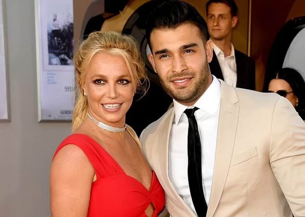 Ca sĩ Britney Spears cho biết cô thực sự sốc và đau lòng khi hôn nhân đổ vỡ, dù luôn cố gắng tỏ ra mạnh mẽ.