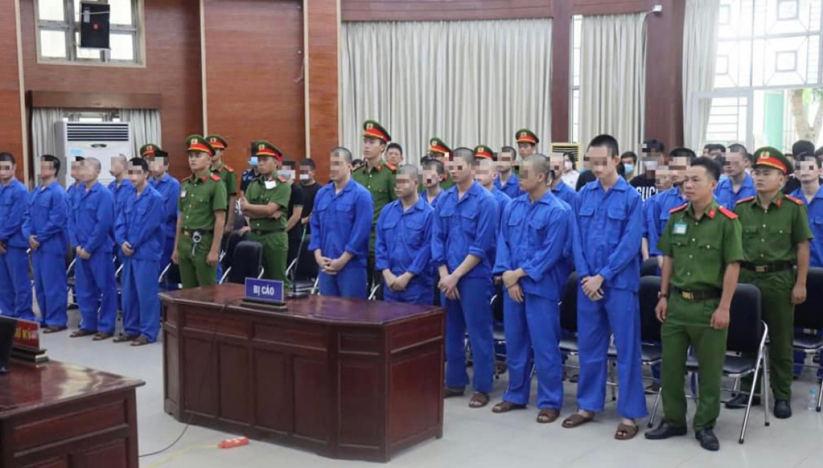 Các bị cáo ở phiên tòa xét xử (ảnh: CA).