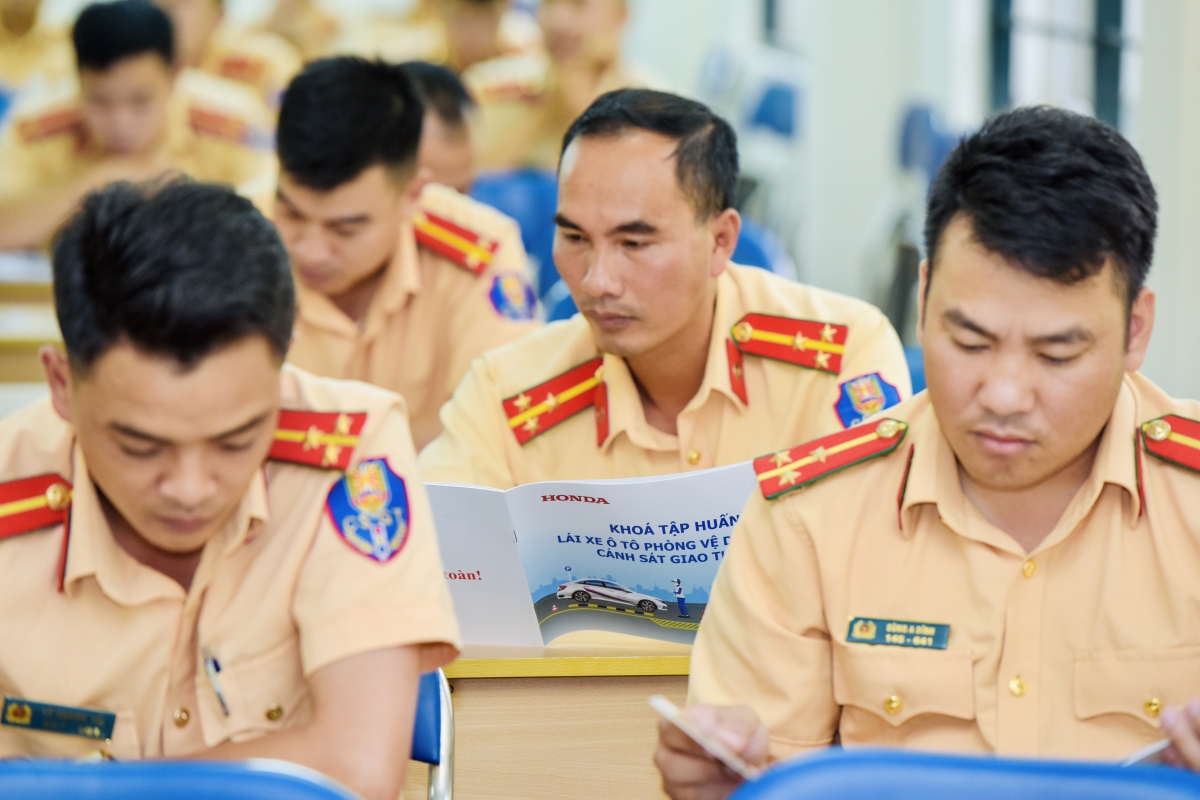 Các khoá tập huấn sử dụng giáo trình được xây dựng và biên soạn bởi sự phối hợp của HVN và Cục CSGT