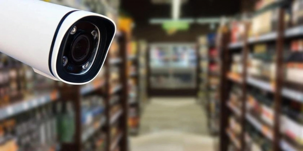Hệ thống camera giám sát tích hợp AI trong siêu thị khiến nhiều người lo ngại về quyền riêng tư.