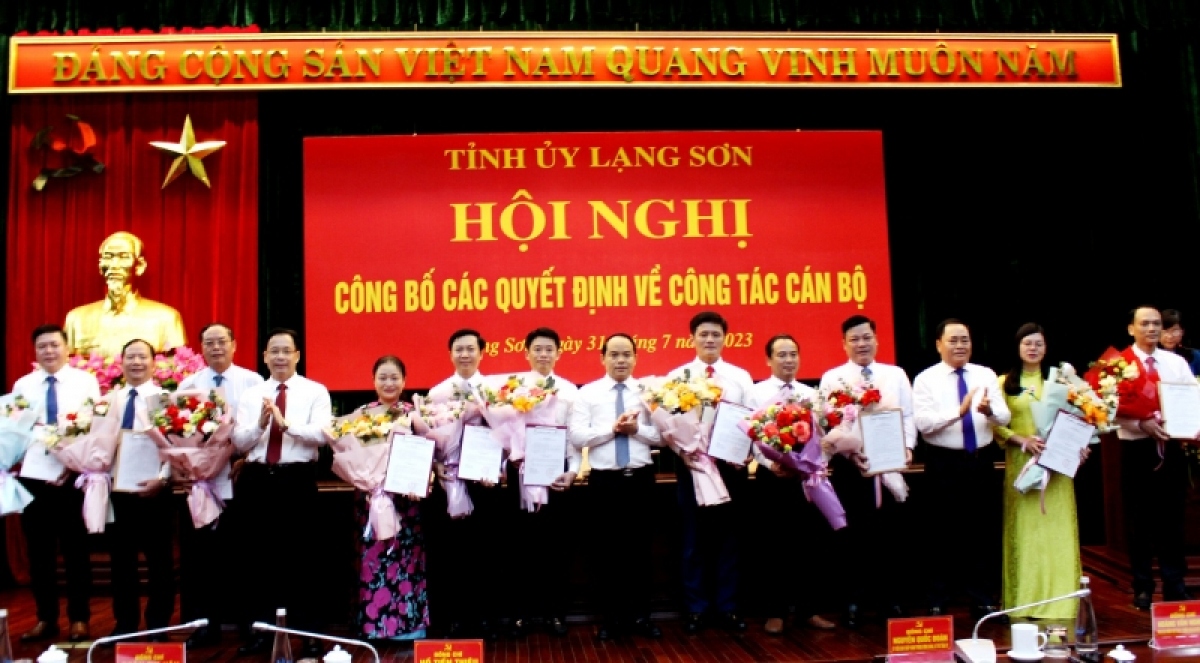 11 cán bộ được luân chuyển nhiệm vụ mới bắt đầu từ ngày 1/8/2023