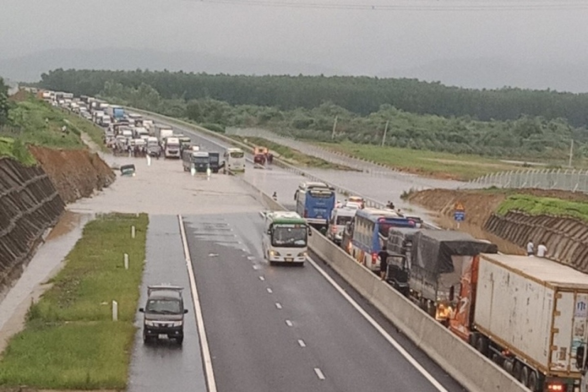 Hiện trường ngập cao tốc Phan Thiết - Dầu Giây ngày 29/7 vừa qua.