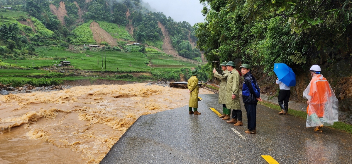Tổng công ty Điện lực miền Bắc cho biết, để khắc phục lưới điện, hiện các Công ty Điện lực như: Sơn La, Yên Bái, Lai Châu, Điện Biên, Lào Cai, Cao Bằng...đã khẩn trương ra quân tiếp cận hiện trường và triển khai phương án nhằm nỗ lực cung cấp điện trở lại cho người dân sớm nhất khi đảm bảo các yếu tố an toàn.