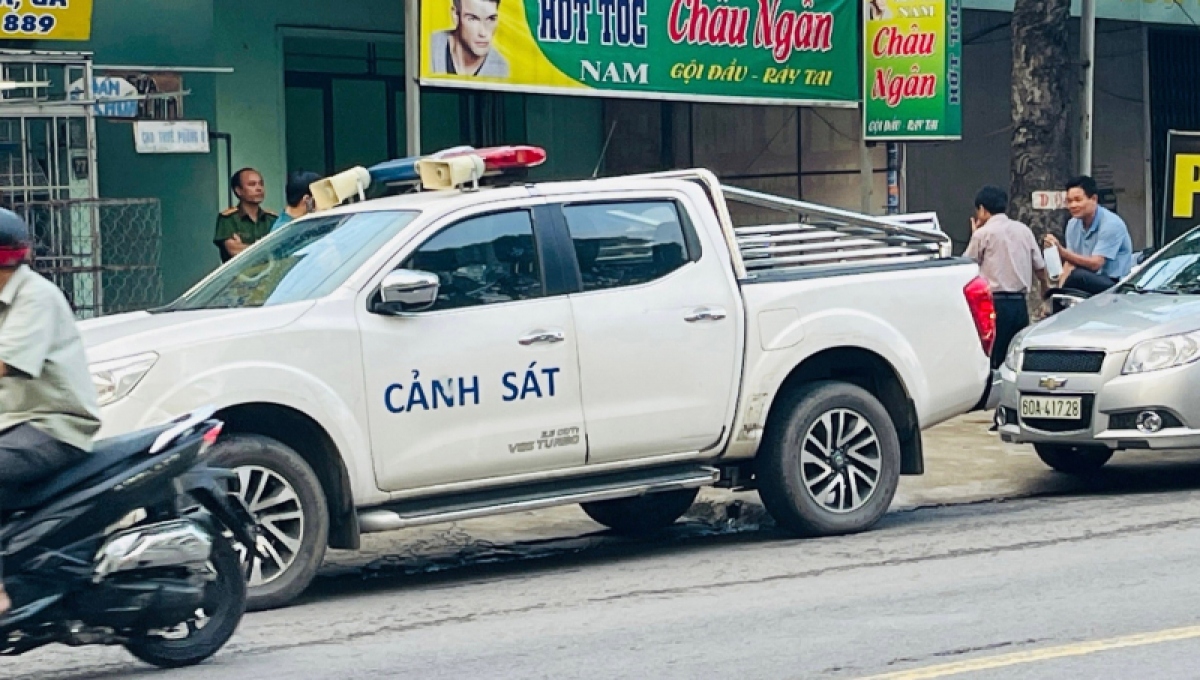 Công an phong tỏa hiện trường, điều tra vụ việc.