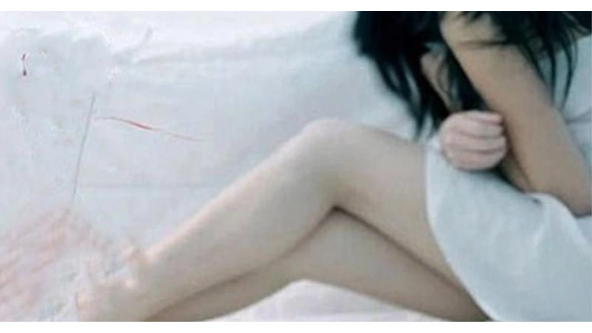 Sau khi cướp tiền, điện thoại của nạn nhân, đối tượng còn quay chụp lại các hình ảnh nhạy cảm của nạn nhân, đe dọa nếu báo công an sẽ tung lên mạng xã hội. (Ảnh minh họa)