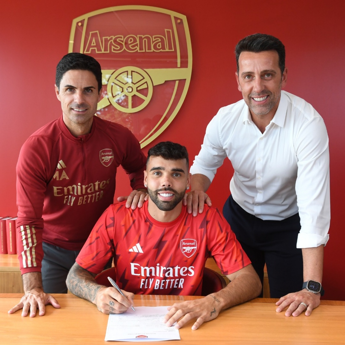 Arsenal công bố tân binh Raya (Ảnh: Arsenal)