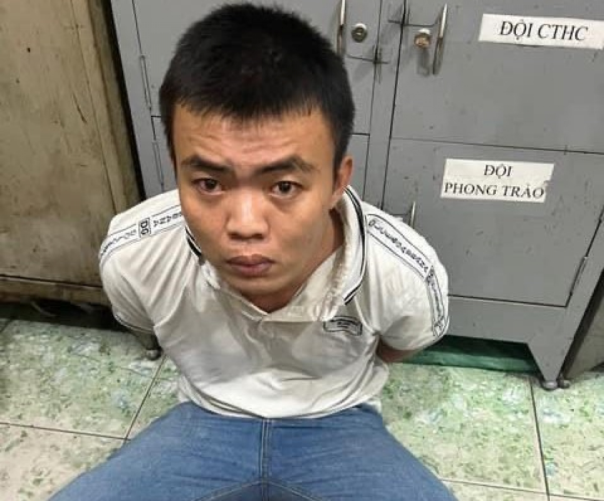 Trần Quang Vinh bị đưa về trụ sở công an.