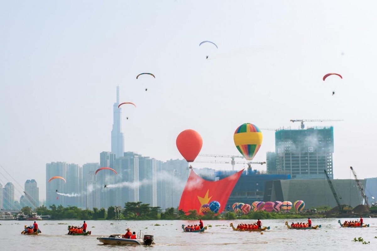 Lễ hội là chuỗi hoạt động văn hóa, giải trí, nghệ thuật đặc sắc, quy mô diễn ra bên dòng sông Sài Gòn.