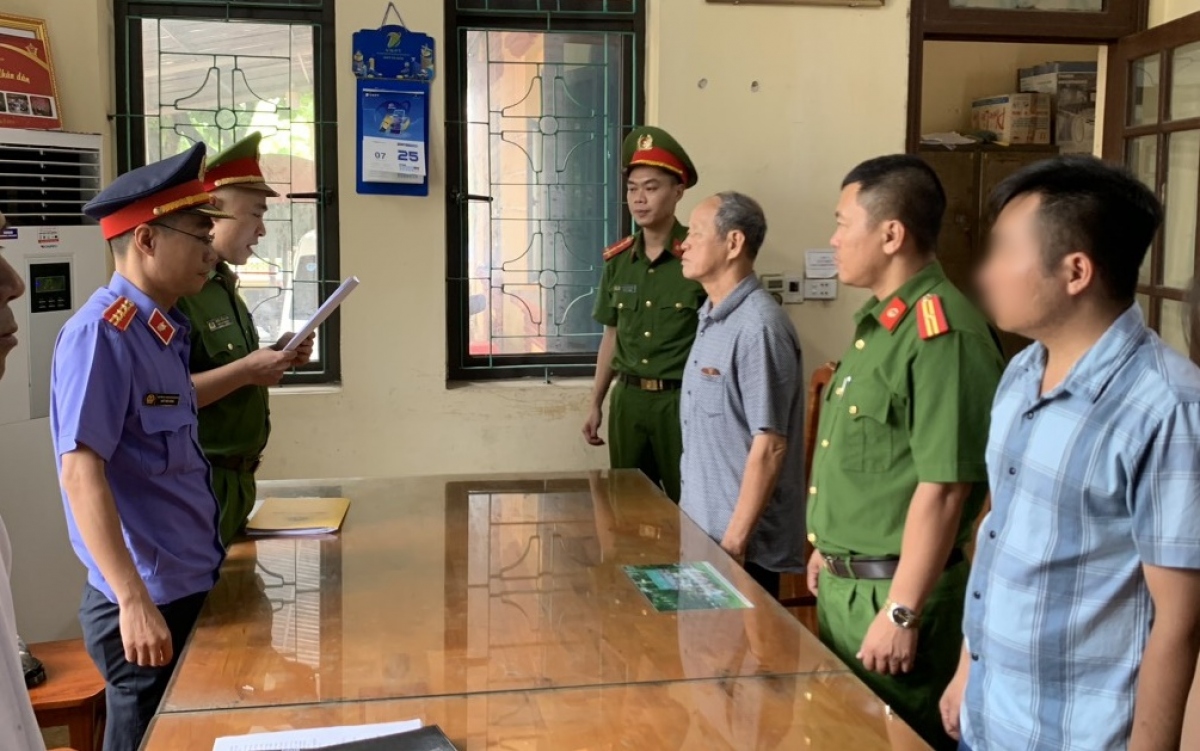 Tống đạt các quyết định tố tụng với bị can Phạm Gia Luật.
