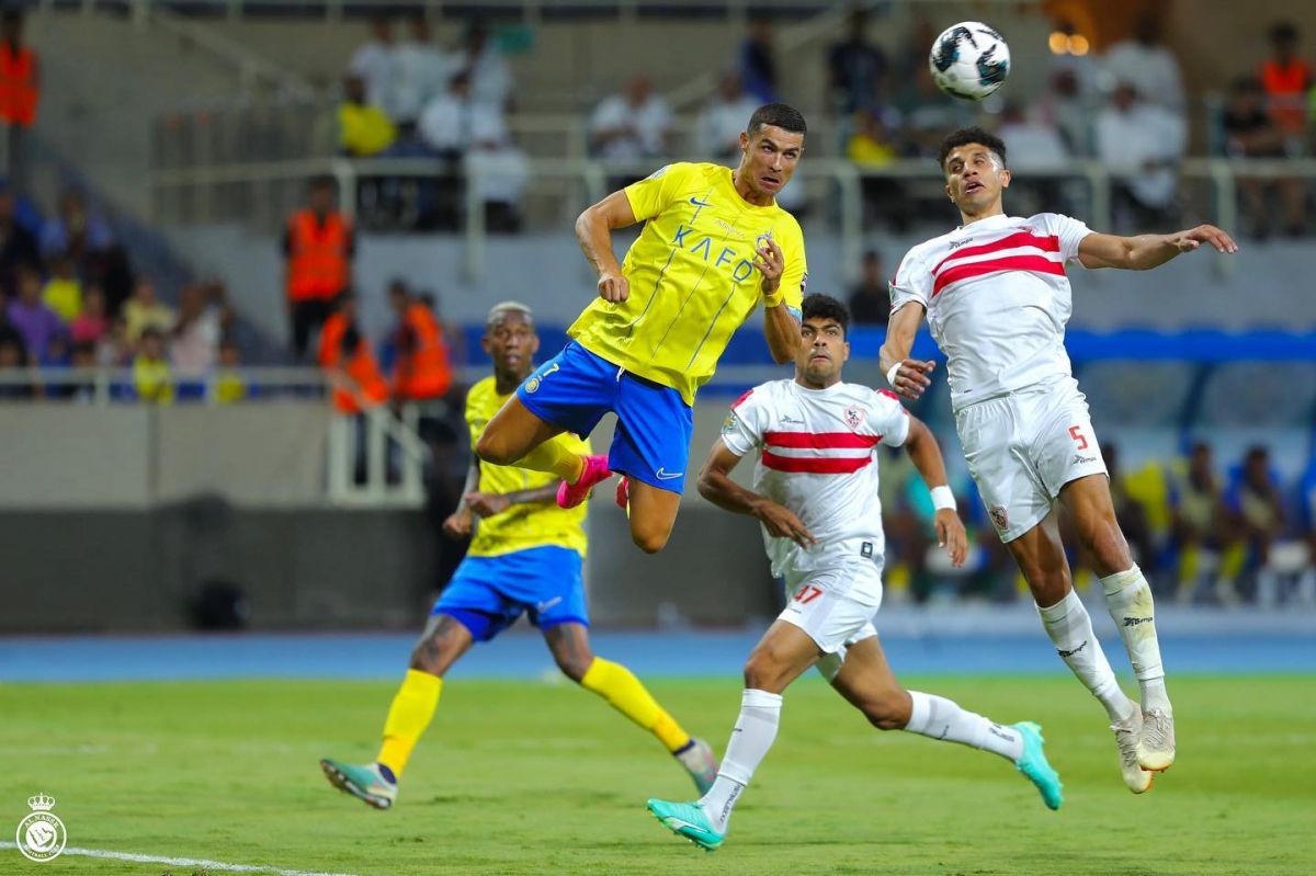 Khoảnh khắc Ronaldo đánh đầu ghi bàn đưa Al Nassr vào tứ kết Cúp các CLB khu vực Arab. (Ảnh: Al Nassr). 
