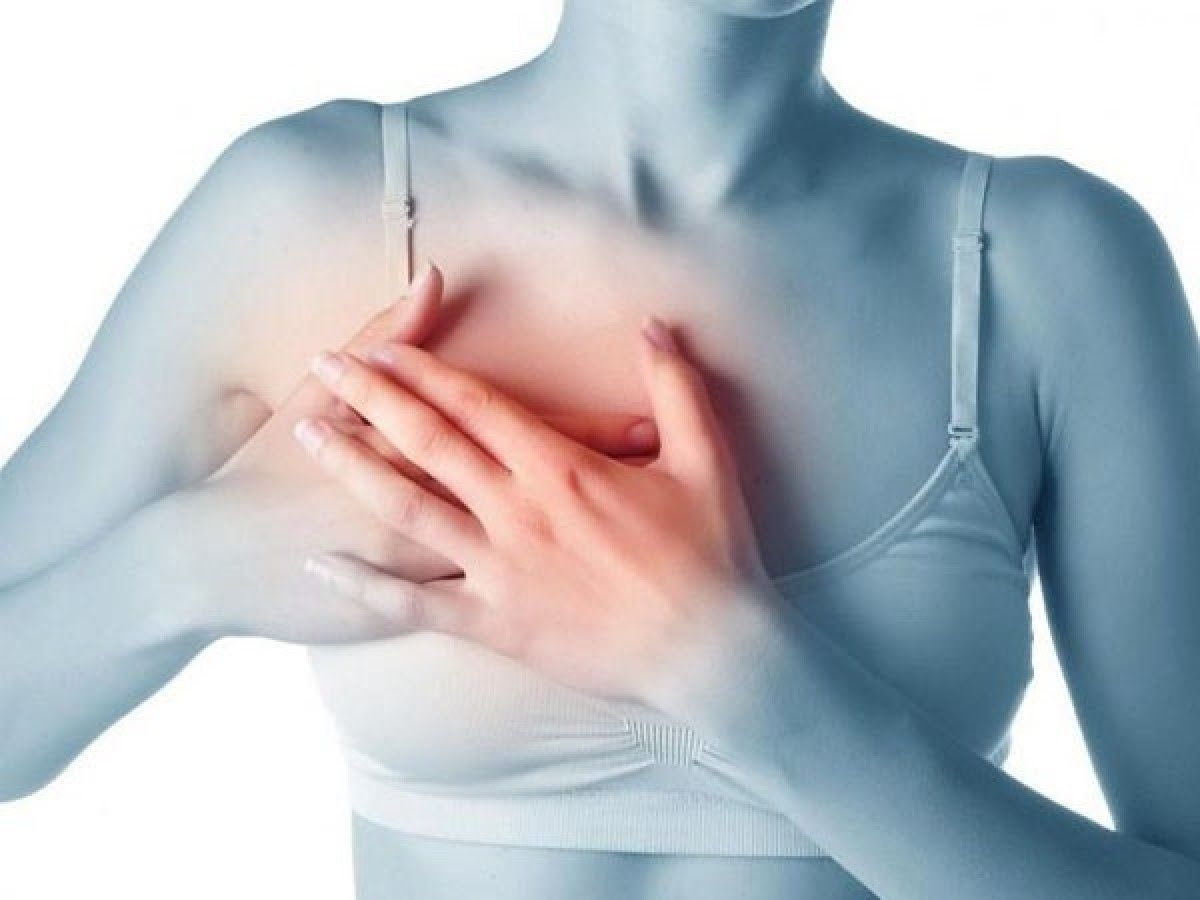 Dấu hiệu tâm lý: Khi ung thư vú tiến triển, nó có thể di chuyển lên não, gây ra nhiều triệu chứng thần kinh. Do đó bệnh nhân sẽ gặp phải một số tình trạng như đau đầu thường xuyên, co giật, các vấn đề về thăng bằng hoặc phối hợp, các vấn đề về trí nhớ và những thay đổi về thị giác hoặc lời nói.