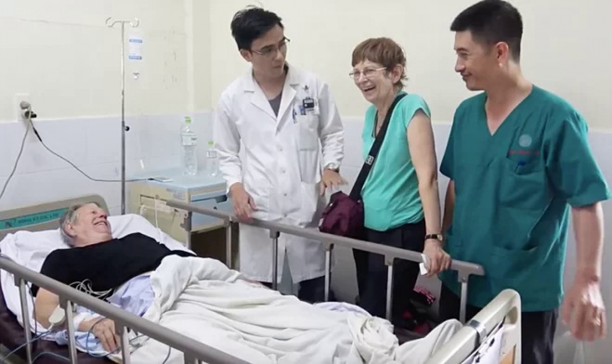 Bệnh nhân người Australia hồi phục sau cơn nhồi máu cơ tim được điều trị tại Bệnh viện Quân y 175