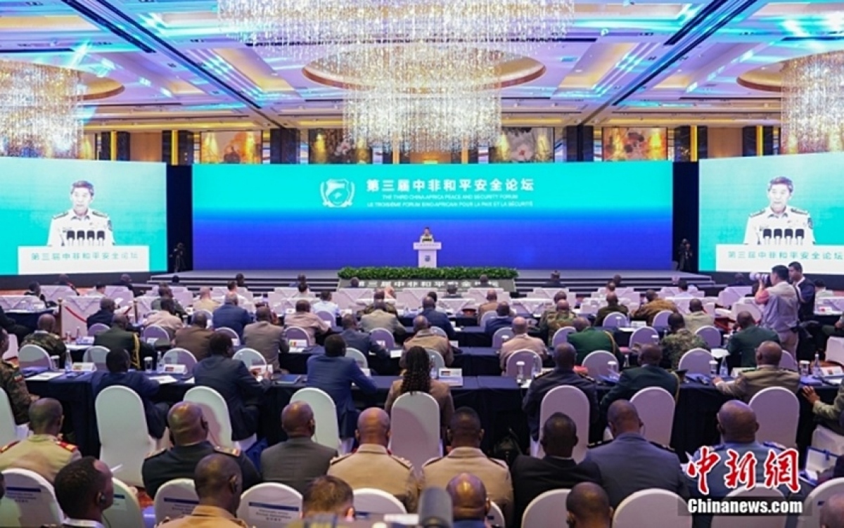 Bộ trưởng Quốc phòng Trung Quốc Lý Thượng Phúc phát biểu tại phiên họp toàn thể của Diễn đàn An ninh và Hòa bình Trung Quốc – châu Phi lần thứ ba ngày 29/8. Ảnh: Chinanews.