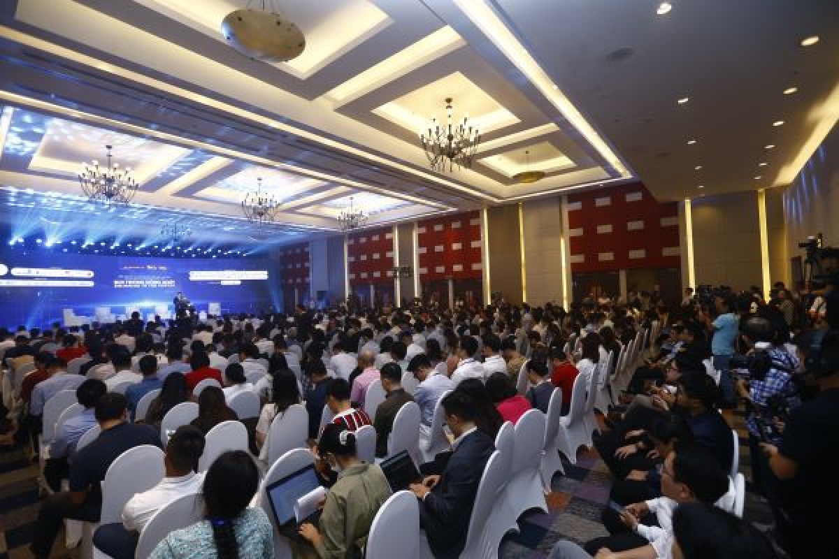 Diễn đàn cấp cao cố vấn tài chính năm 2023 thu hút hơn 300 khách tham dự trực tiếp (Ảnh: Báo Đầu tư)