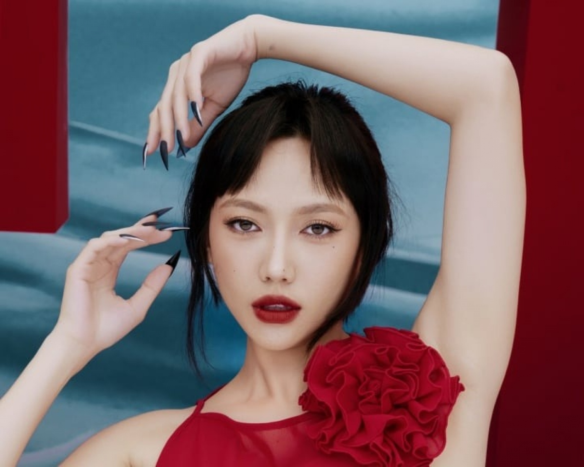 Sau nhiều lần úp mở sẽ tham gia "Chị đẹp đạp gió rẽ sóng ", Diệu Nhi chính thức được công bố là một trong 30 chị đẹp sẽ tranh tài tại chương trình.