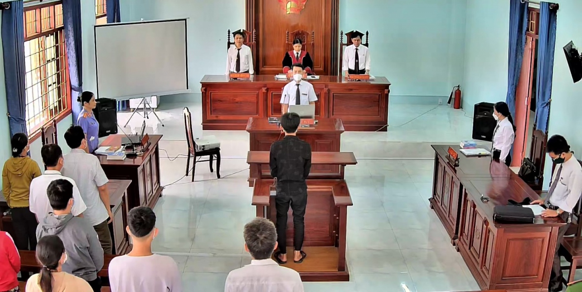 Bị cáo được xử án treo tại Tòa án nhân dân huyện Tây Sơn, Bình Định. Ảnh: Thanh Diên