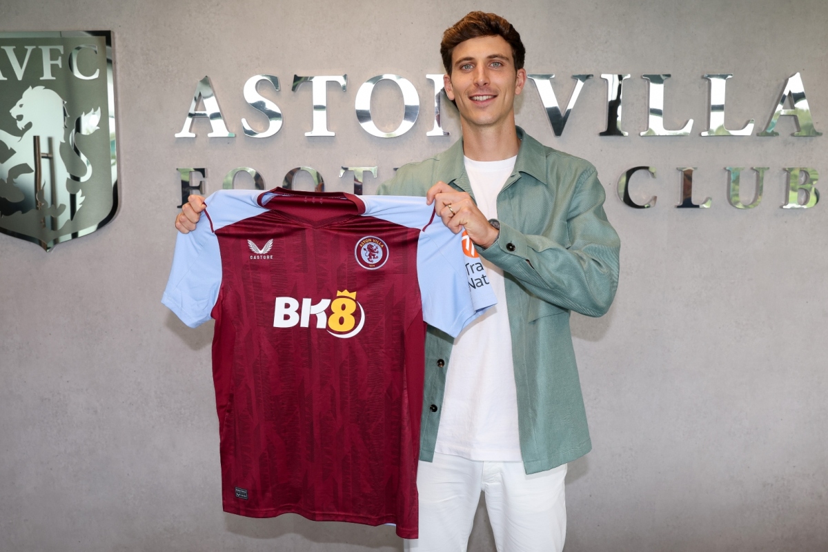 Hậu vệ: Pau Torres | Chuyển từ Villarreal (La Liga) tới Aston Villa với mức giá 33 triệu Euro