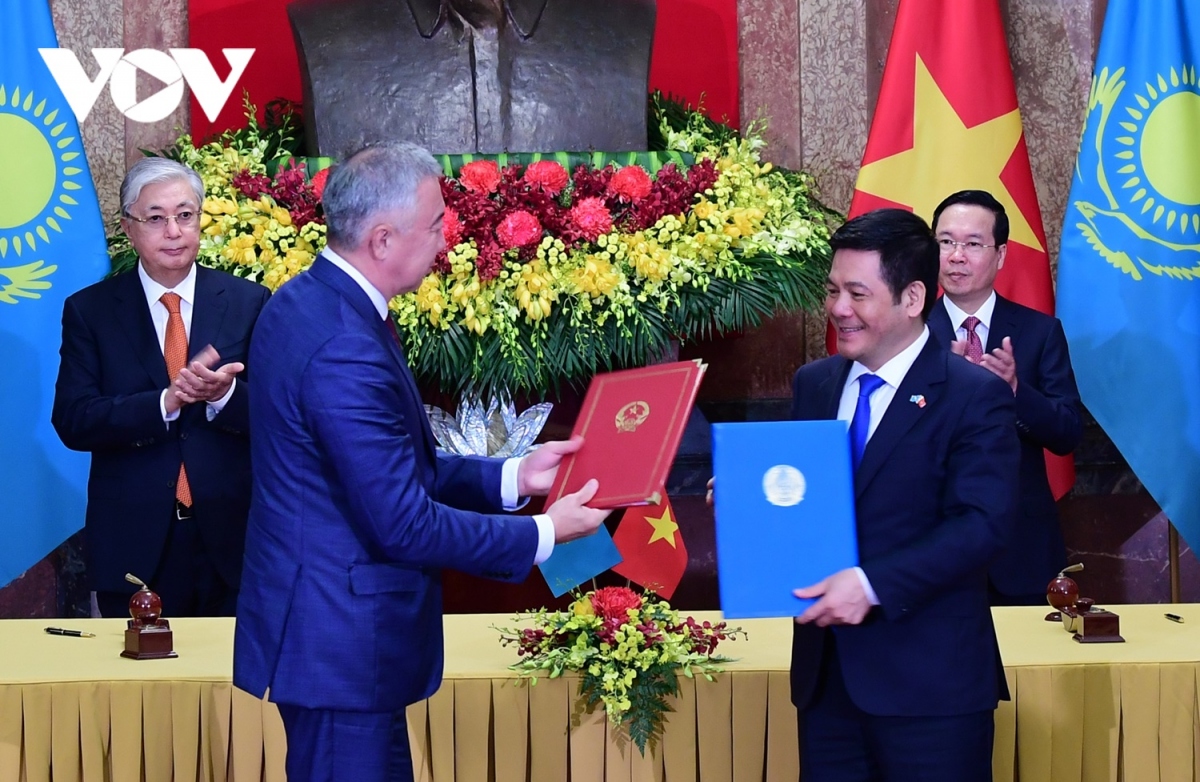 Chuyến thăm chính thức Việt Nam lần này của Tổng thống Kassym-Jomart Tokayev sẽ đánh dấu một chương mới trong hợp tác Việt Nam - Kazakhstan về kinh tế, thương mại và du lịch.